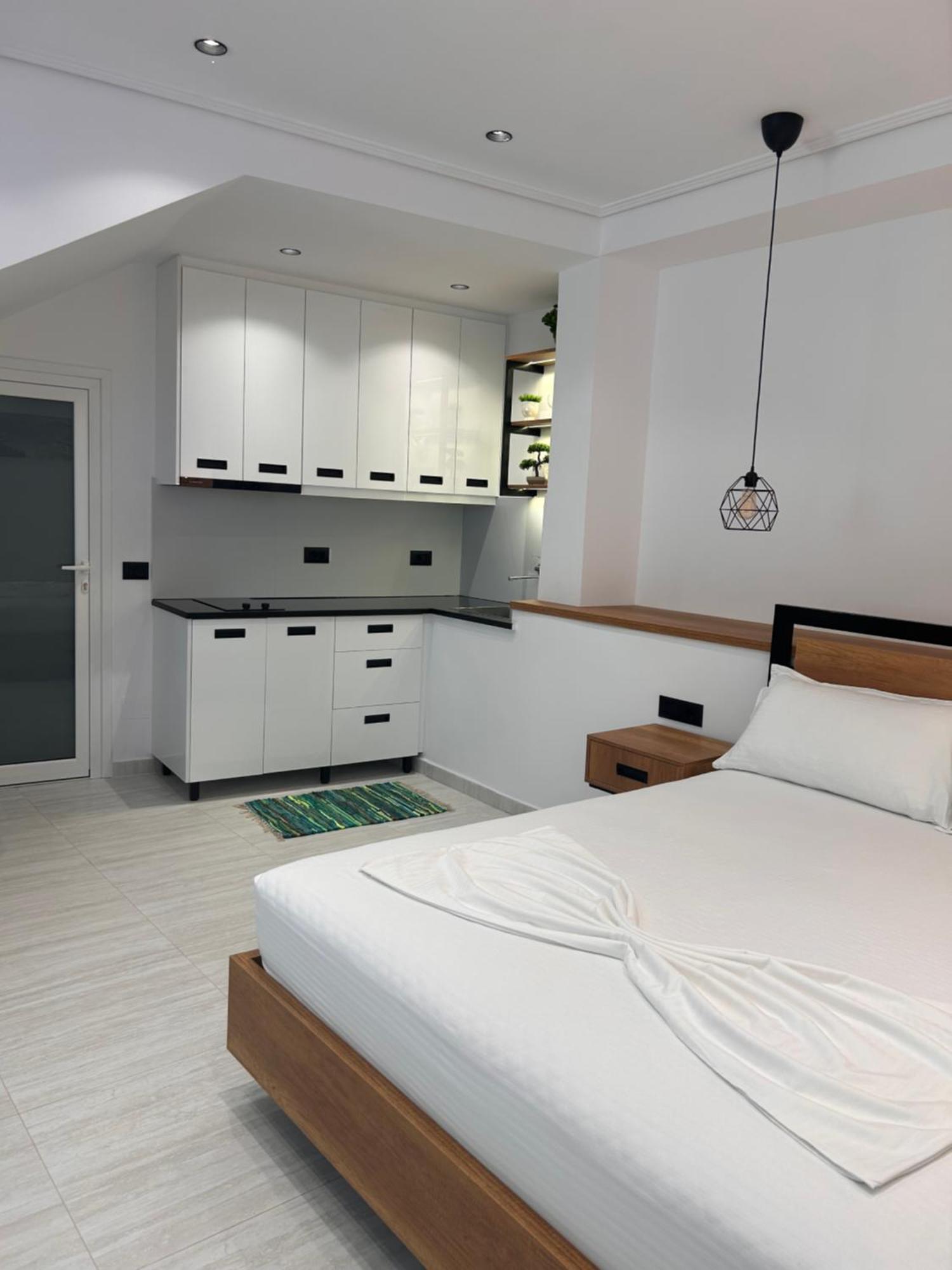 Crown Apartment Sarandë Exterior foto
